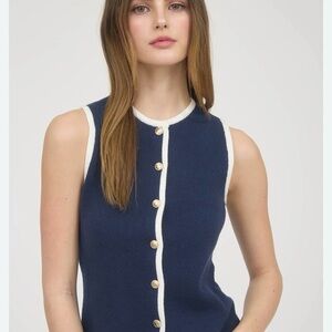 Sincerely Jules navy & white  sleeveless Sweater size medium